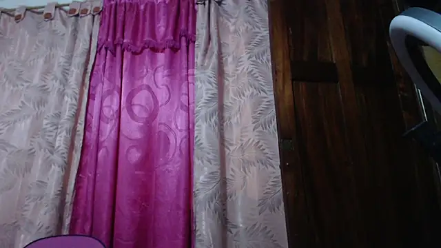 Lolitaa ran online show from October 1, 2025, 3:12 am