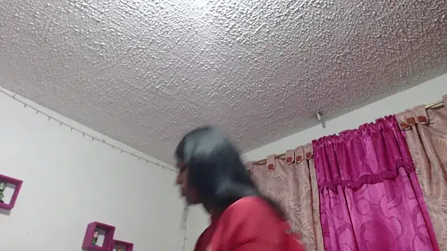 Lolitaa ran online show from October 3, 2025, 3:14 am