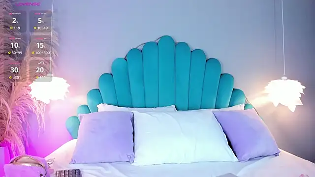 AlassiaHocthner online show from November 20, 2025, 12:05 pm