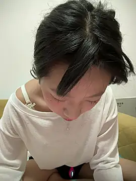 jingjing005 online show from April 16, 2026, 6:25 am