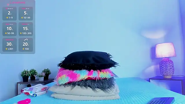 hailey hadid online show from October 27, 2025, 7:07 pm