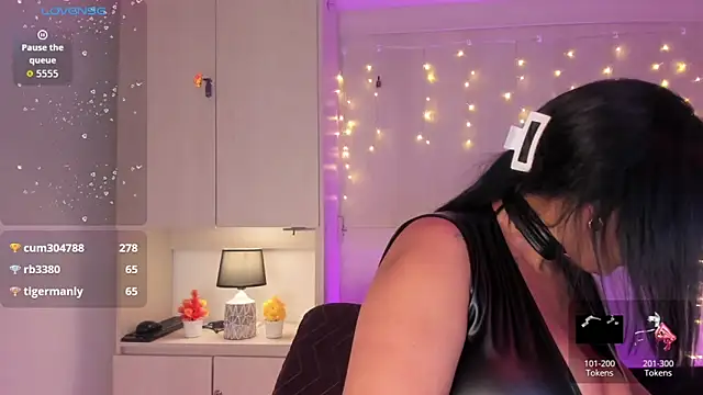 VickyRuiz  online show from May 26, 2026, 8:05 pm