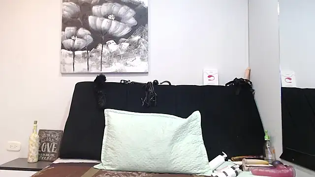 DonnaJoness online show from November 6, 2025, 8:54 pm