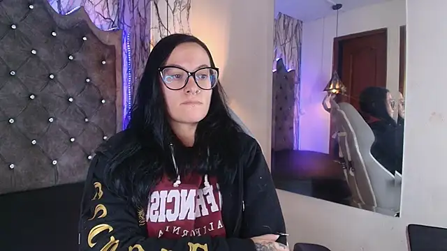 Zami Escobar of online show from November 17, 2025, 6:03 pm