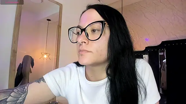 Zami Escobar of online show from November 18, 2025, 6:56 pm