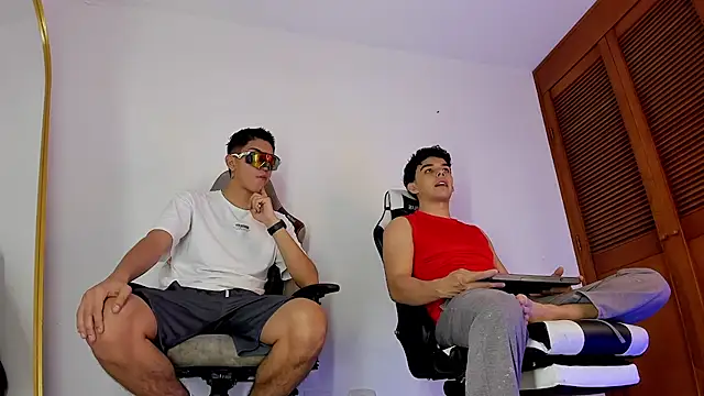 sotooliver3 online show from February 10, 2026, 8:24 pm