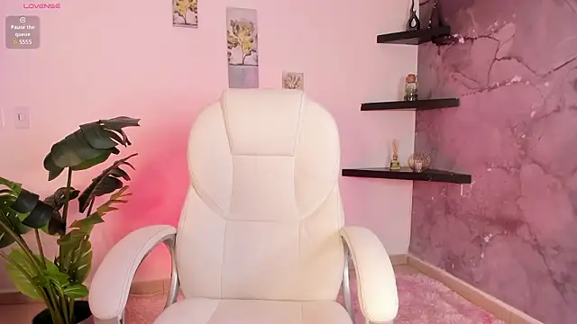 Lilokat  online show from March 25, 2026, 3:56 am