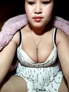 maycuc123 online show from January 14, 2026, 12:49 am