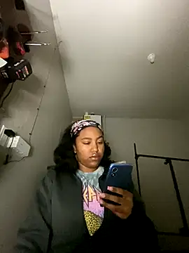 princesslivv online show from October 27, 2025, 3:32 am