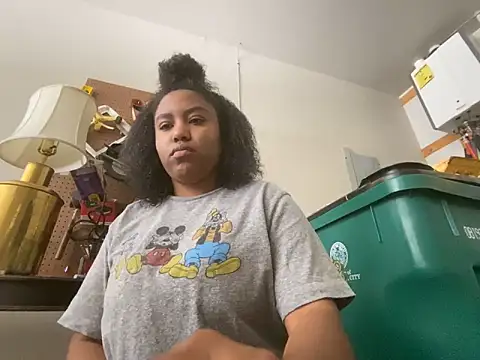 princesslivv online show from April 7, 2026, 5:24 pm