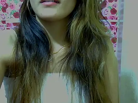Snapshot of Amira90 chatting on September 16, 2025, 7:04 pm Amira90 online show from September 16, 2025, 7:04 pm