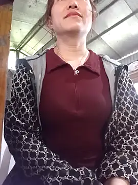 Snapshot of Fienjr chatting on April 1, 2026, 12:00 am Fienjr online show from April 1, 2026, 12:00 am