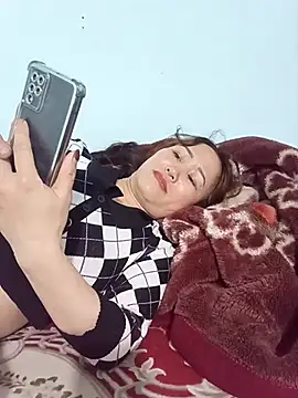 Snapshot of Fienjr chatting on April 3, 2026, 9:29 am Fienjr online show from April 3, 2026, 9:29 am