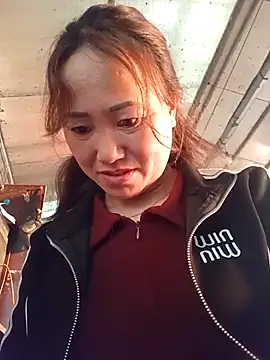 Snapshot of Fienjr chatting on April 12, 2026, 11:32 pm Fienjr online show from April 12, 2026, 11:32 pm