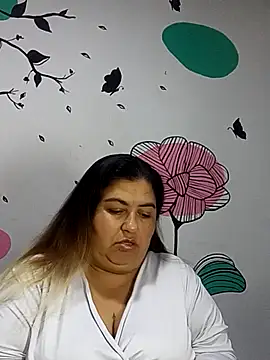 curvy diva  online show from October 15, 2025, 11:10 am