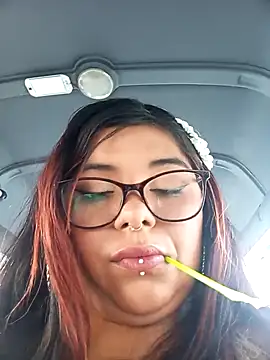 Snapshot of snow_belle chatting on October 21, 2025, 9:04 pm snow belle online show from October 21, 2025, 9:04 pm