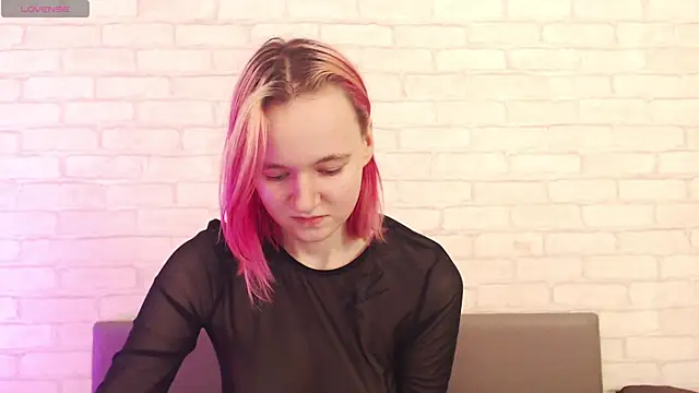 Ericha Stone online show from November 11, 2025, 1:27 am