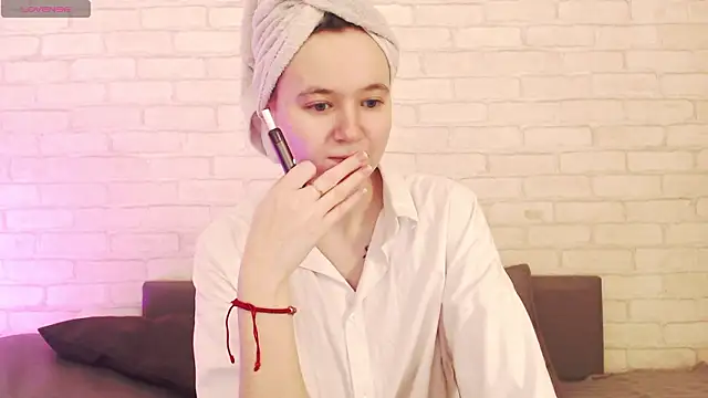 Ericha Stone online show from March 22, 2026, 1:42 am