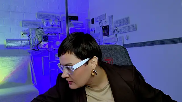 LauraDavidsons online show from September 17, 2025, 12:18 pm