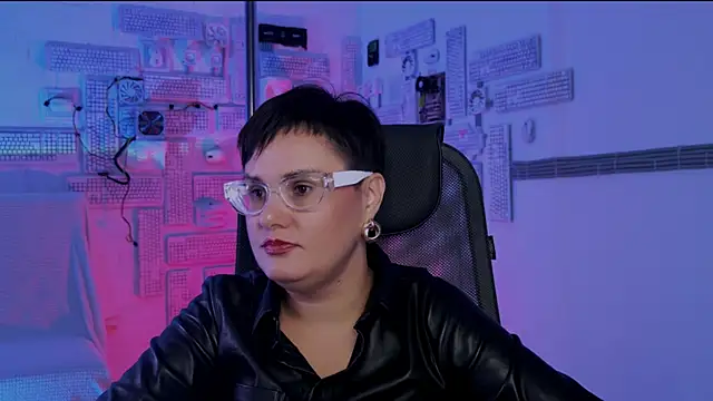 LauraDavidsons online show from November 9, 2025, 5:00 pm