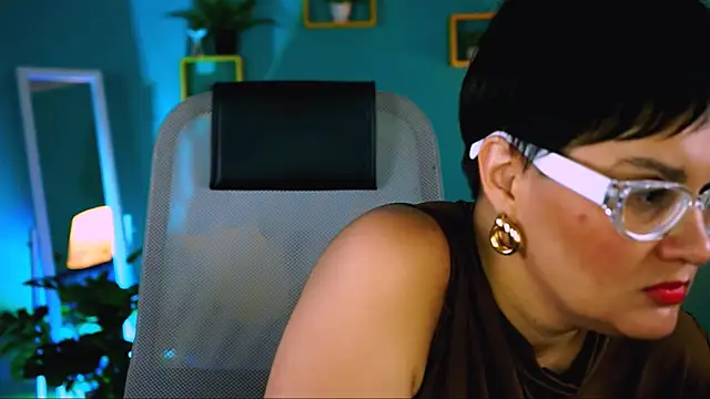 LauraDavidsons online show from November 16, 2025, 6:35 pm