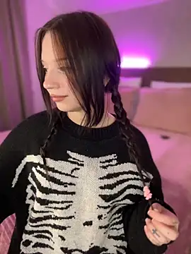 YourLittleDevil online show from October 1, 2025, 1:28 pm