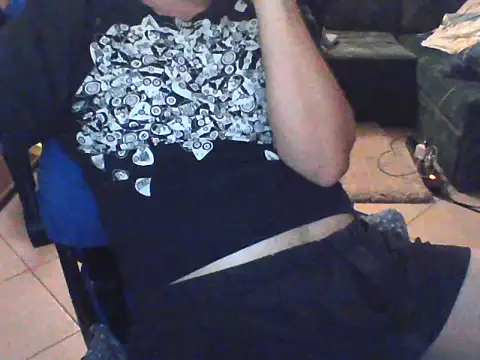 Snapshot of LiveYourDreams chatting on July 19, 2026, 8:23 pm LiveYourDreams online show from July 19, 2026, 8:23 pm