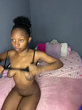 SexyPetitex25 online show from December 19, 2025, 5:47 am