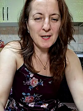 Fluturas2 online show from November 18, 2025, 10:14 pm