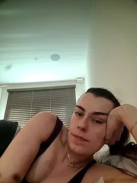 Snapshot of Carolinemiam chatting on March 5, 2026, 11:50 am Carolinemiam online show from March 5, 2026, 11:50 am