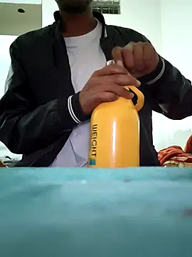 onlymasti00 online show from November 5, 2025, 6:19 pm