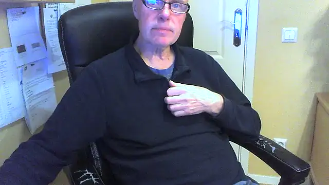 Snapshot of Klipparn chatting on January 11, 2026, 5:51 pm Klipparn online show from January 11, 2026, 5:51 pm
