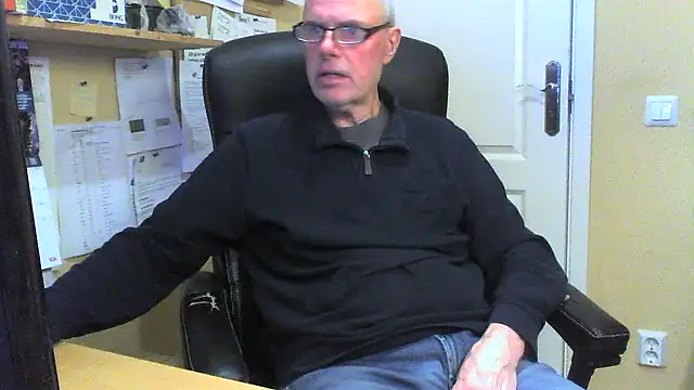 Snapshot of Klipparn chatting on January 14, 2026, 2:12 pm Klipparn online show from January 14, 2026, 2:12 pm