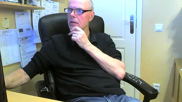 Snapshot of Klipparn chatting on February 5, 2026, 2:33 pm Klipparn online show from February 5, 2026, 2:33 pm