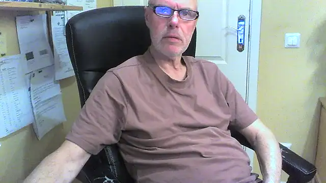 Snapshot of Klipparn chatting on March 10, 2026, 5:51 pm Klipparn online show from March 10, 2026, 5:51 pm