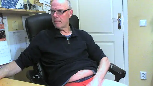 Snapshot of Klipparn chatting on March 15, 2026, 7:20 pm Klipparn online show from March 15, 2026, 7:20 pm