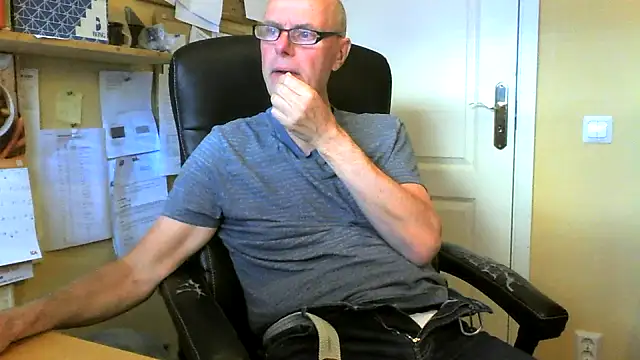 Snapshot of Klipparn chatting on May 28, 2026, 4:37 pm Klipparn online show from May 28, 2026, 4:37 pm