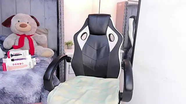 Snapshot of Miyu_Komori chatting on March 27, 2026, 7:35 pm Miyu Komori online show from March 27, 2026, 7:35 pm