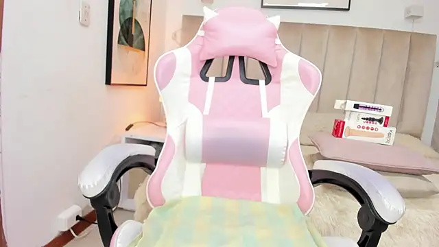 Snapshot of Miyu_Komori chatting on April 14, 2026, 7:42 pm Miyu Komori online show from April 14, 2026, 7:42 pm