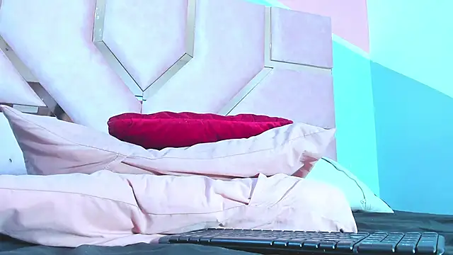 AngelineJolie online show from March 5, 2026, 11:17 am