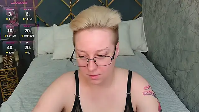 AlexandraGreen online show from December 4, 2025, 9:01 pm