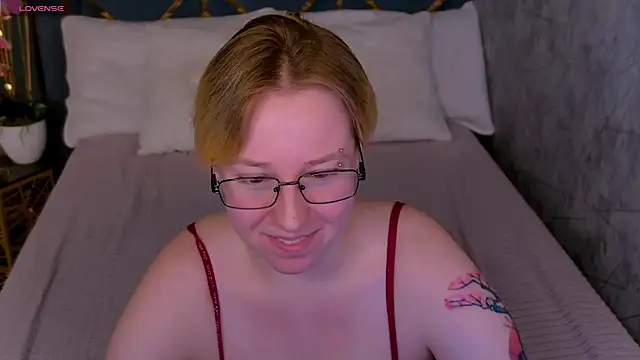 Snapshot of AlexandraGreen chatting on June 6, 2026, 9:08 pm AlexandraGreen online show from June 6, 2026, 9:08 pm
