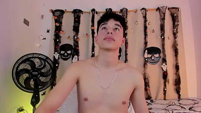 mrhot night online show from October 22, 2025, 11:37 pm