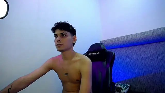 dilan hott  online show from February 8, 2026, 8:12 pm