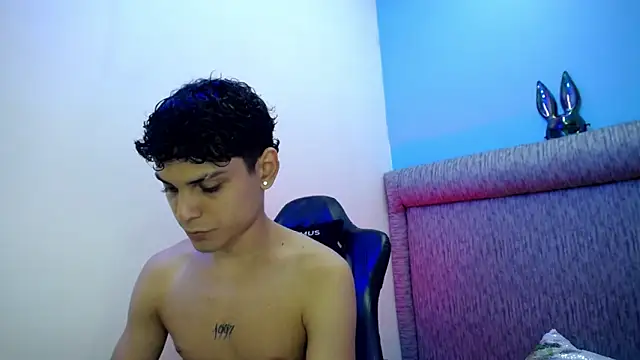 dilan hott  online show from February 21, 2026, 8:21 pm