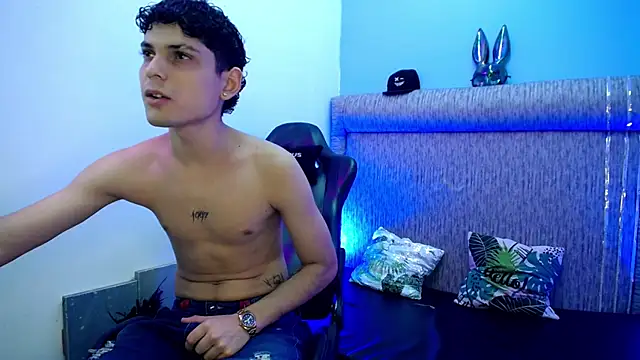 dilan hott  online show from February 23, 2026, 5:43 pm