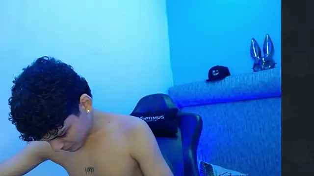 dilan hott  online show from February 24, 2026, 7:34 pm