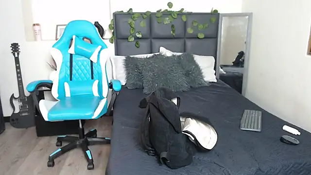 Amnesia  online show from September 26, 2025, 1:04 pm