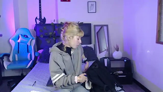 Amnesia  online show from October 6, 2025, 12:35 pm