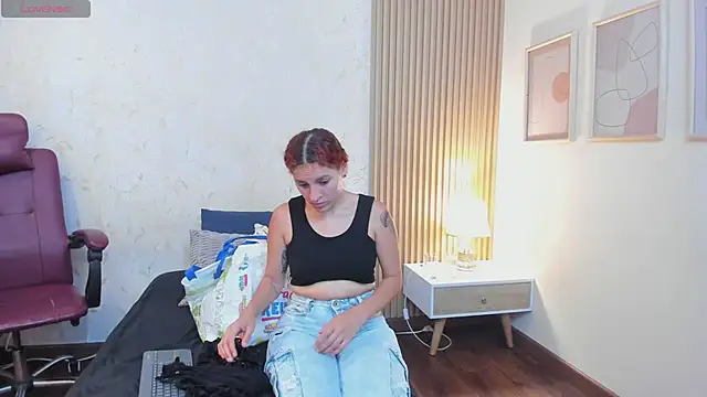 Snapshot of aliceandsia chatting on February 11, 2026, 7:19 pm aliceandsia online show from February 11, 2026, 7:19 pm